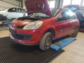 bontott RENAULT CLIO III Biztosítéktábla Motortér