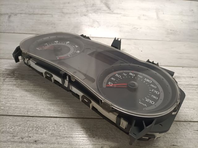 bontott RENAULT CLIO III Kilométeróra