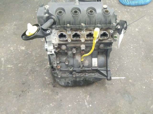 bontott RENAULT CLIO III Motor (Fűzött blokk hengerfejjel)