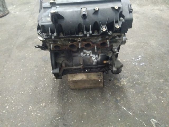 bontott RENAULT CLIO III Motor (Fűzött blokk hengerfejjel)