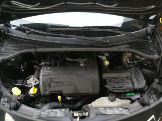 bontott RENAULT CLIO III Motor (Fűzött blokk hengerfejjel)