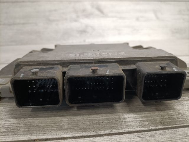 bontott RENAULT CLIO III Motorvezérlő