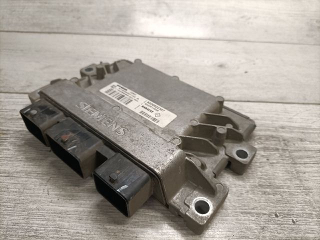 bontott RENAULT CLIO III Motorvezérlő