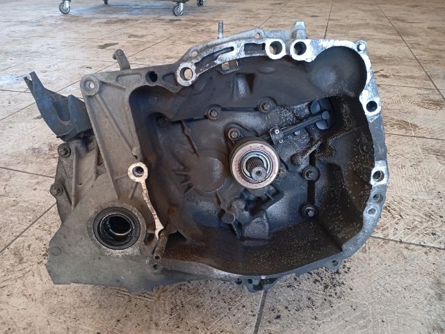 bontott RENAULT CLIO III Váltó (Mechanikus)