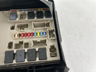 bontott RENAULT CLIO III Biztosítéktábla Motortér