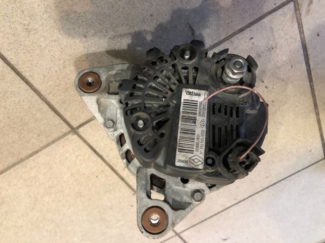 bontott RENAULT CLIO III Generátor