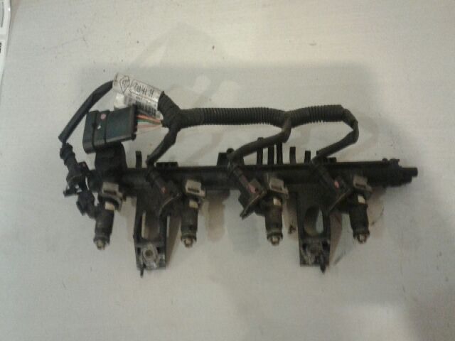 bontott RENAULT CLIO III Porlasztó Sor / Híd