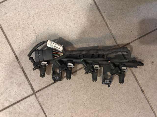 bontott RENAULT CLIO III Porlasztó Sor / Híd