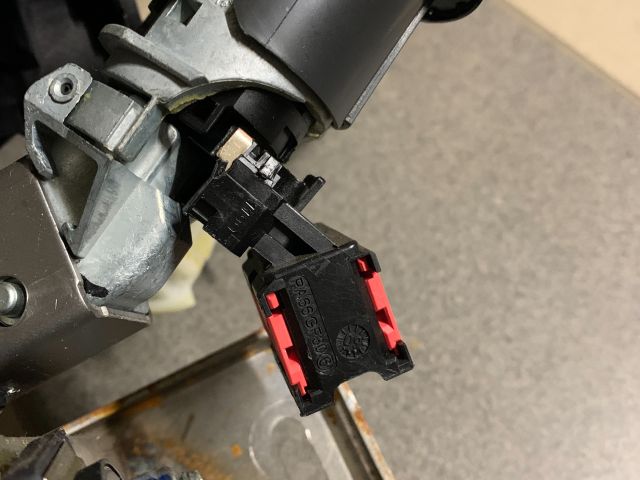 bontott RENAULT CLIO III Gyújtáskapcsoló Házzal