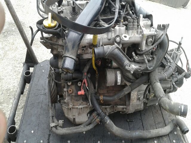 bontott RENAULT CLIO III Motor (Fűzött blokk hengerfejjel)