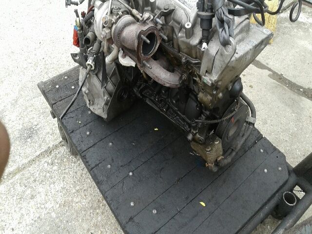 bontott RENAULT CLIO III Motor (Fűzött blokk hengerfejjel)