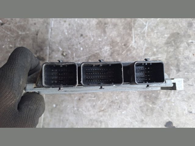 bontott RENAULT CLIO III Motorvezérlő