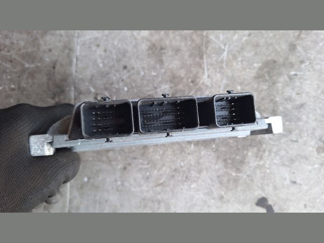 bontott RENAULT CLIO III Motorvezérlő