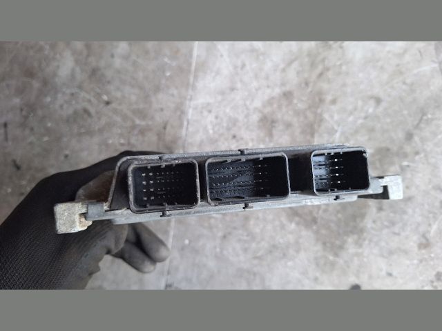 bontott RENAULT CLIO III Motorvezérlő