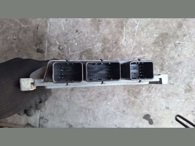 bontott RENAULT CLIO III Motorvezérlő