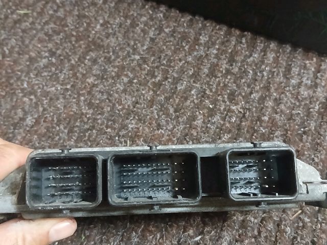 bontott RENAULT CLIO III Motorvezérlő