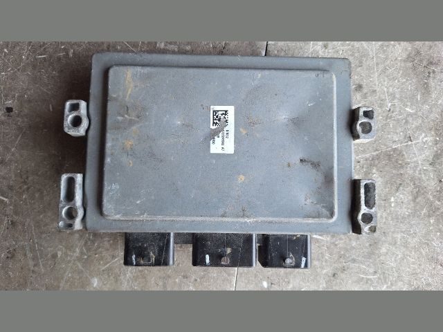 bontott RENAULT CLIO III Motorvezérlő