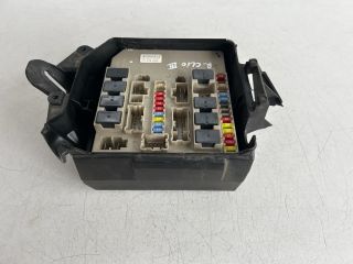 bontott RENAULT CLIO III Biztosítéktábla Motortér