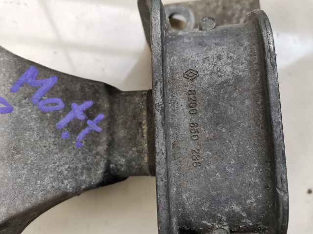 bontott RENAULT CLIO III Motor Tartó Bak (Fém)