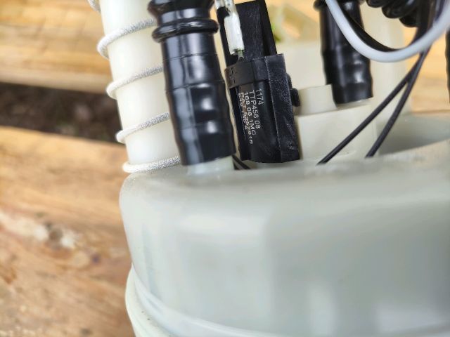 bontott RENAULT CLIO III Üzemanyag Szivattyú