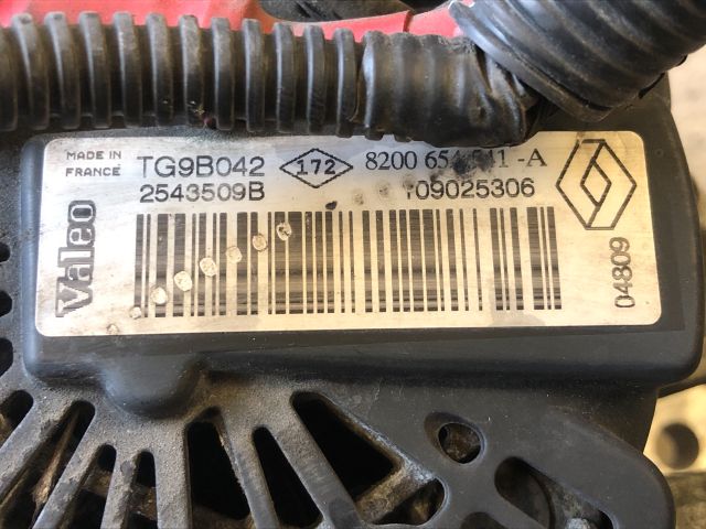 bontott RENAULT CLIO III Generátor