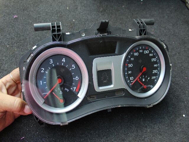 bontott RENAULT CLIO III Kilométeróra