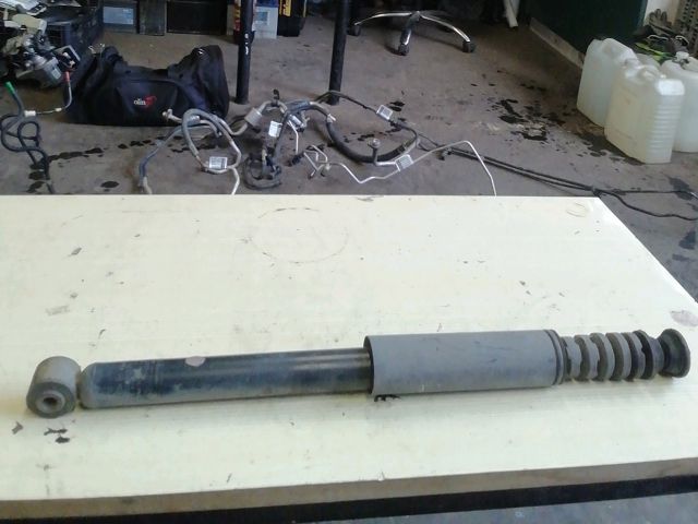 bontott RENAULT CLIO III Bal hátsó Lengéscsillapító