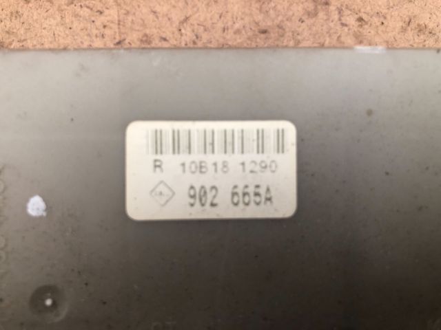 bontott RENAULT CLIO III Biztosítéktábla Motortér