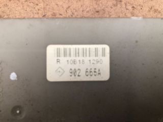 bontott RENAULT CLIO III Biztosítéktábla Motortér