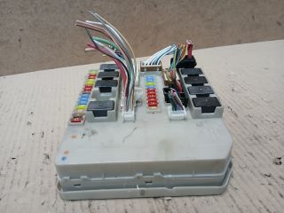 bontott RENAULT CLIO III Biztosítéktábla Motortér