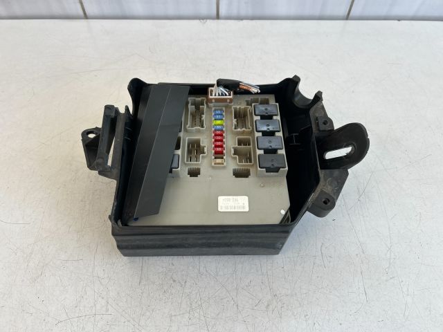 bontott RENAULT CLIO III Biztosítéktábla Motortér