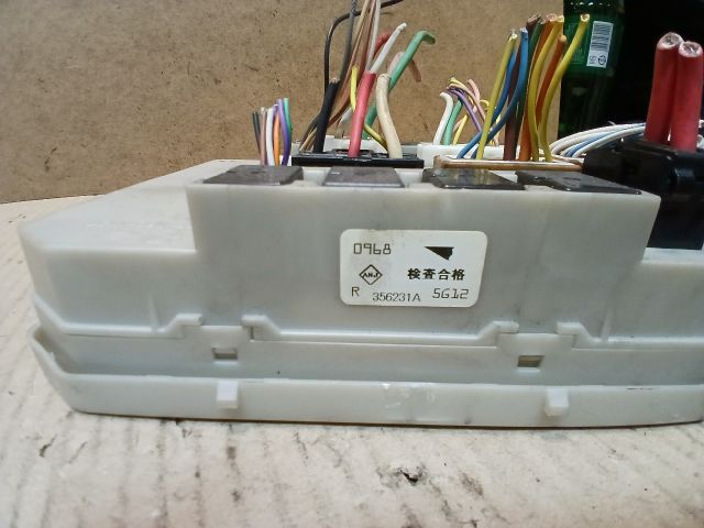 bontott RENAULT CLIO III Biztosítéktábla Motortér