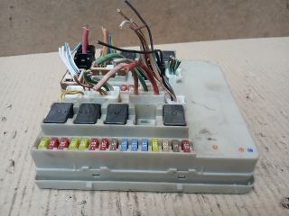 bontott RENAULT CLIO III Biztosítéktábla Motortér