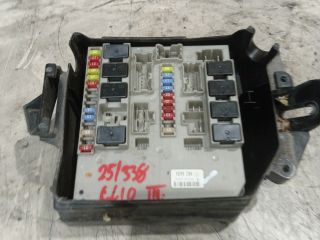 bontott RENAULT CLIO III Biztosítéktábla Motortér