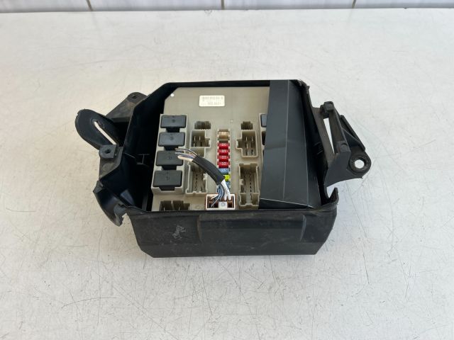 bontott RENAULT CLIO III Biztosítéktábla Motortér