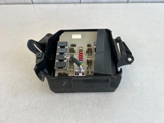 bontott RENAULT CLIO III Biztosítéktábla Motortér