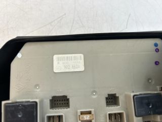 bontott RENAULT CLIO III Biztosítéktábla Motortér