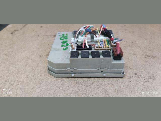 bontott RENAULT CLIO III Biztosítéktábla Motortér