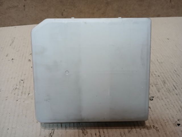 bontott RENAULT CLIO III Biztosítéktábla Motortér