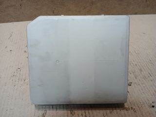 bontott RENAULT CLIO III Biztosítéktábla Motortér