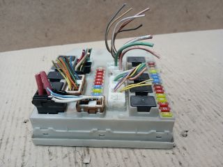 bontott RENAULT CLIO III Biztosítéktábla Motortér