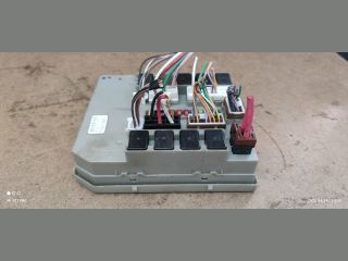 bontott RENAULT CLIO III Biztosítéktábla Motortér