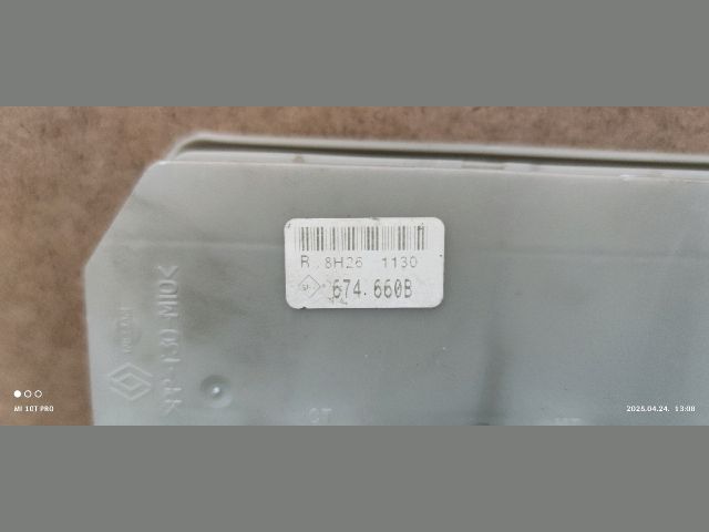 bontott RENAULT CLIO III Biztosítéktábla Motortér