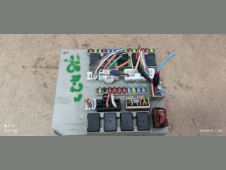 bontott RENAULT CLIO III Biztosítéktábla Motortér