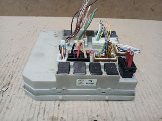 bontott RENAULT CLIO III Biztosítéktábla Motortér