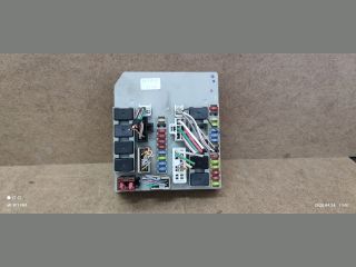 bontott RENAULT CLIO III Biztosítéktábla Motortér