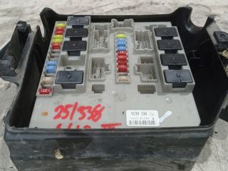 bontott RENAULT CLIO III Biztosítéktábla Motortér