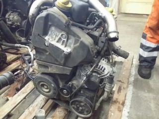 bontott RENAULT CLIO III Motor (Fűzött blokk hengerfejjel)