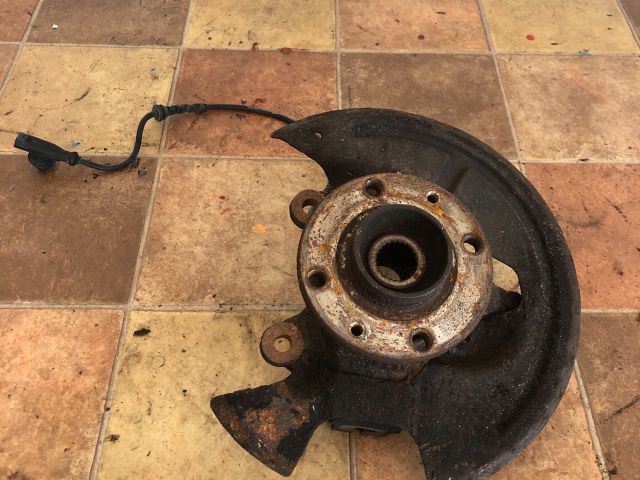 bontott RENAULT CLIO III Bal első Csonkállvány Kerékaggyal