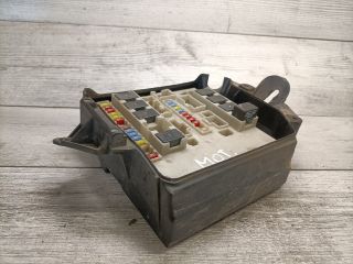 bontott RENAULT CLIO III Biztosítéktábla Motortér